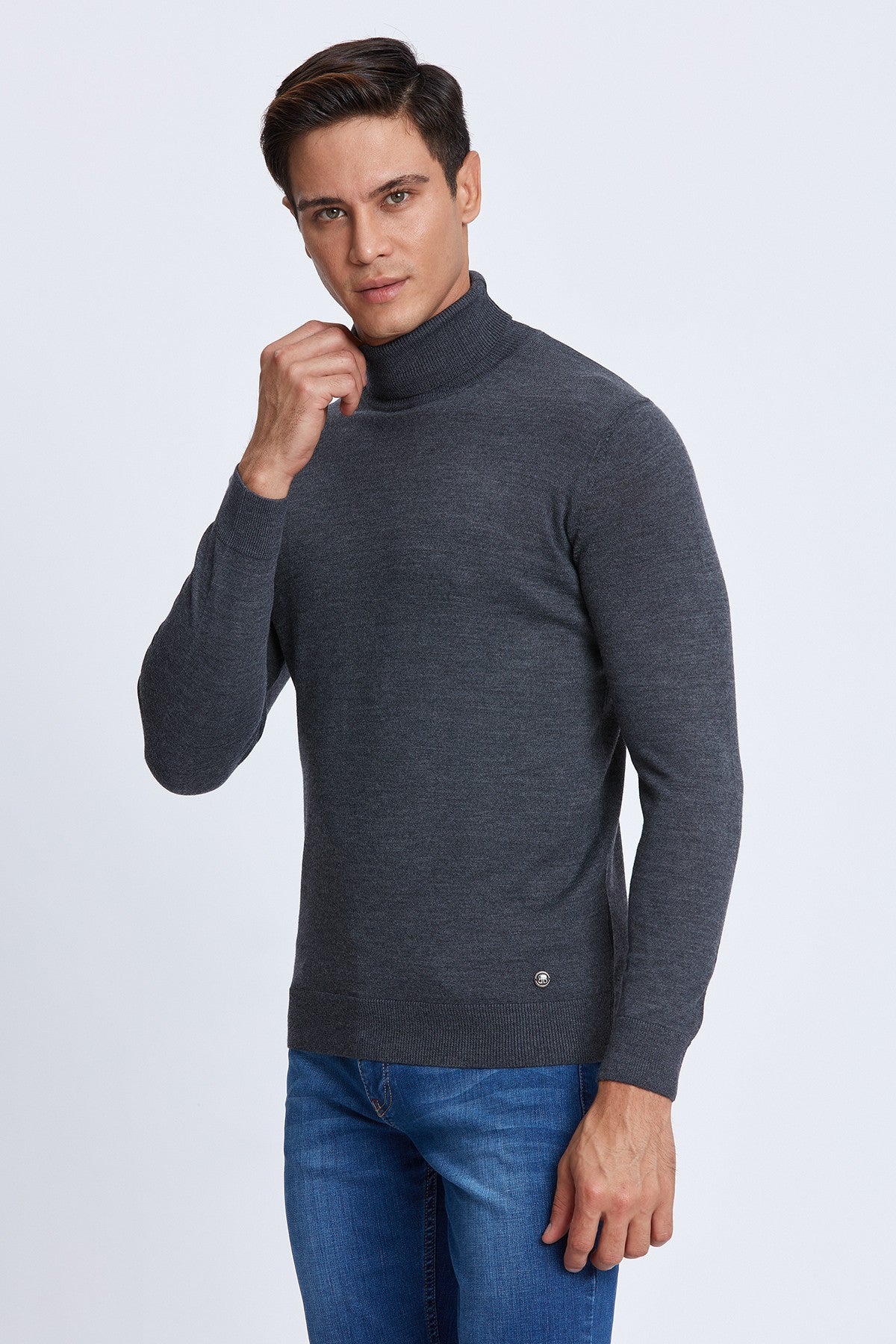 Turtleneck Merino Sweater in Charcoal